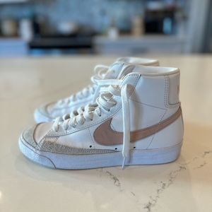 Nike Women's Blazer Mid 77 Shoes size 7.5